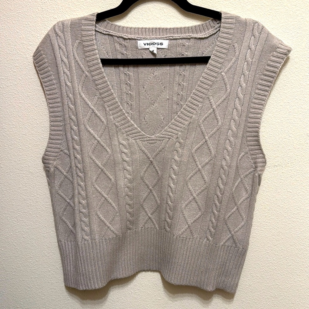 Women’s Sweater Vest in New/Unworn Condition